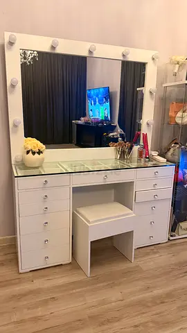 White Hollywood Vanity Table with Lighted Mirror and Stool