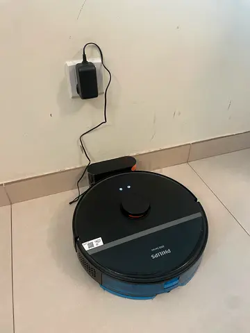 Philips Robot Vacuum Cleaner - Working, Includes Charger