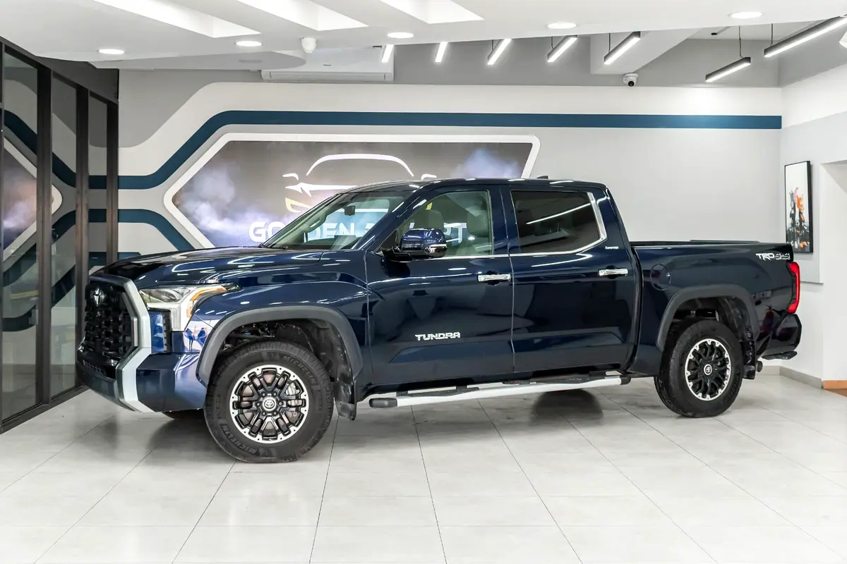 Toyota Tundra 2024 — photo 1 of 16
