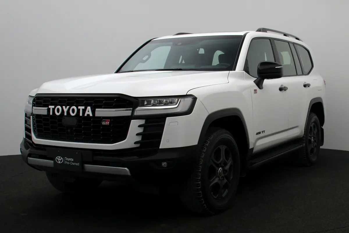 Toyota Land Cruiser 2024 — photo 1 of 20
