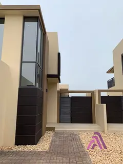 4BR Villa | Maple 2 | Park &amp; Community Views 310K NEGOTIABLE