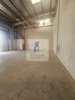 Top Quality Warehouse with toilet for URGENT LEASE , ONLY FOR STORAGE !!