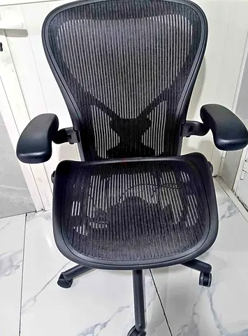 For selling Herman miller Aeron chair.good conditions only little use