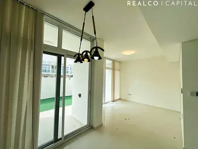 3 Bedrooms Corner Unit Single Row With L shape Garden