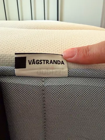 Black metal bed (160x200 cm, IKEA, good condition) + mattress (160x200 cm). The mattress was used wi