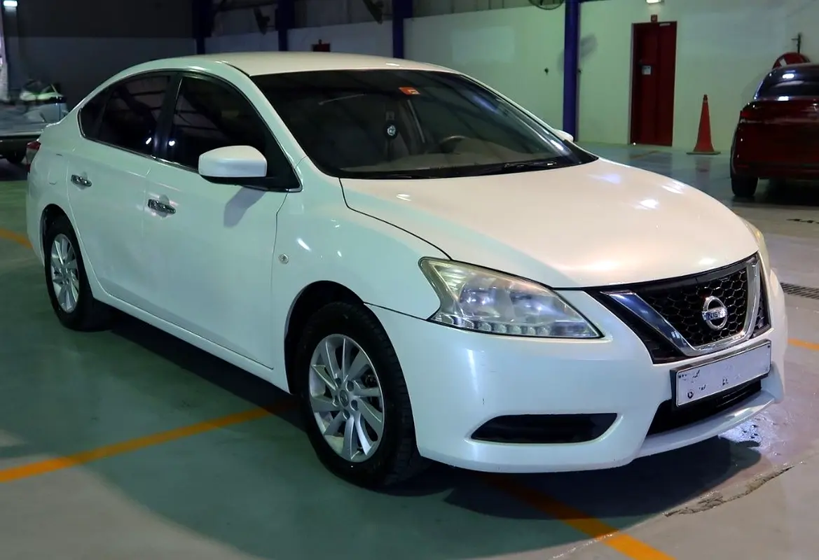 Nissan Sentra 2019 — photo 1 of 14