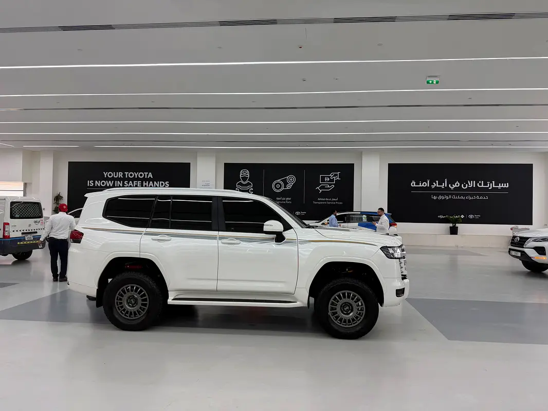 Toyota Land Cruiser 2022 — photo 1 of 6