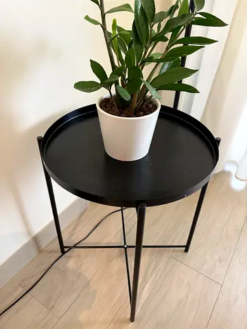 Small black metal round side table / plant stand