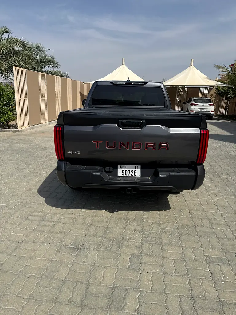 Toyota Tundra 2024 — photo 1 of 12