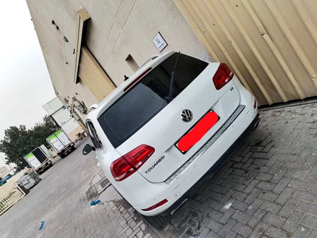 Volkswagen Touareg 2014 — photo 1 of 3