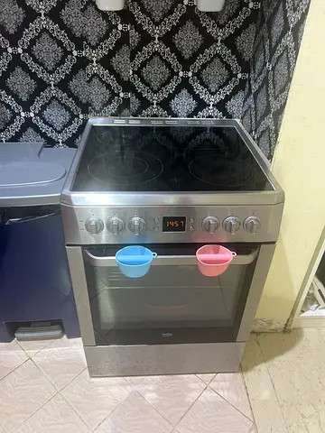 Beski Used Freestanding Electric Range with Ceramic Hob and Oven - Good Condition