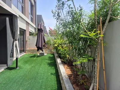 Exclusive & Upgraded | Corner | Turf garden with boundary planters