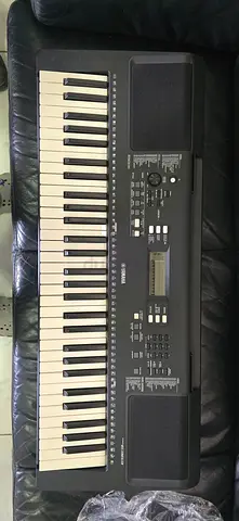Yamaha 61-key portable keyboard — working, with built-in speakers