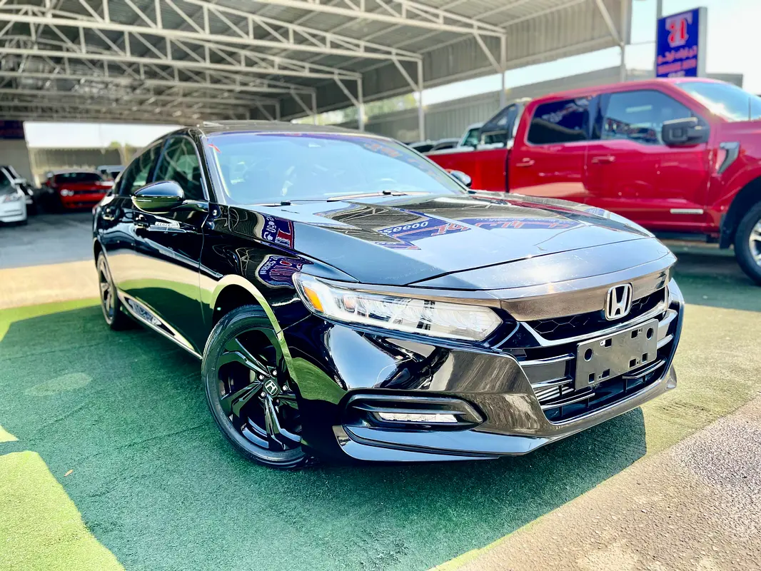 Honda Accord 2018 — photo 1 of 15