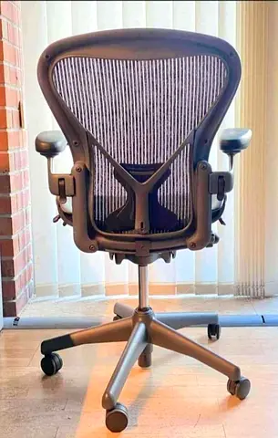 Selling herman miller Aeron chair.size B . conditions only little use