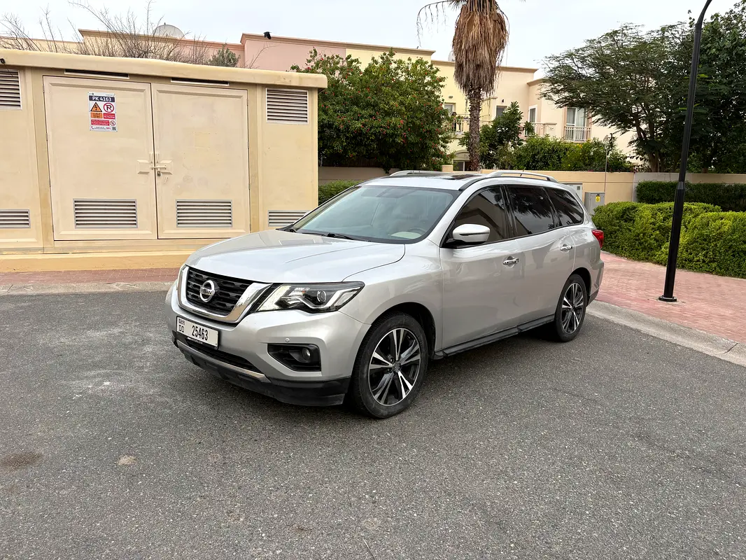 Nissan Pathfinder 2018 — photo 1 of 8