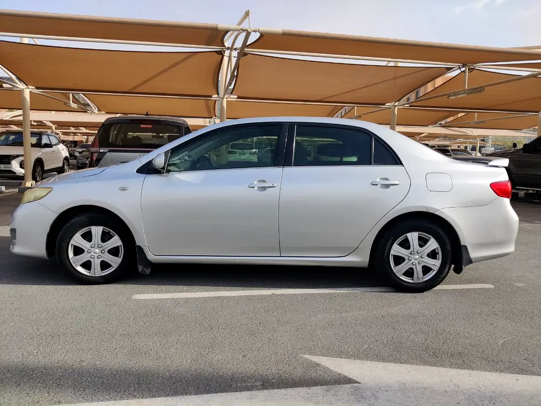 Toyota Corolla 2009 — photo 1 of 9
