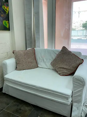 White 2-Seater Loveseat Sofa with 2 Cushions