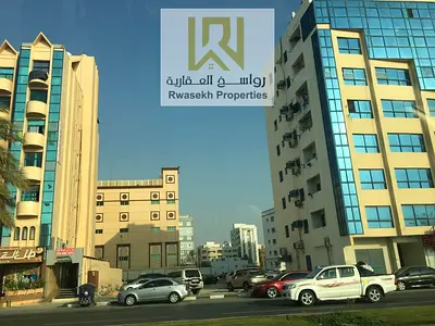 للبيع ارض /كورنيش عجمان / مباشره علي الشارع الرئيسي