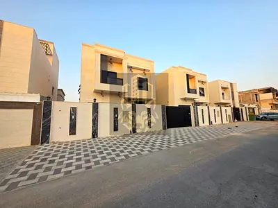 فيلا أول ساكن للإيجار في الزاهية، 5 غرف ماستر، مجلس وصالة كبيرة، مطبخ مودرن وتحضيري، غرفة خادمة، حوش واسع، موقع مميز خلف الخدمات. 110,000 درهم سنويًا