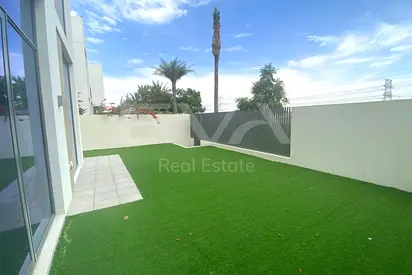 COMMUNITY VIEW | UNFURNISHED | SPACIOUS LAYOUT