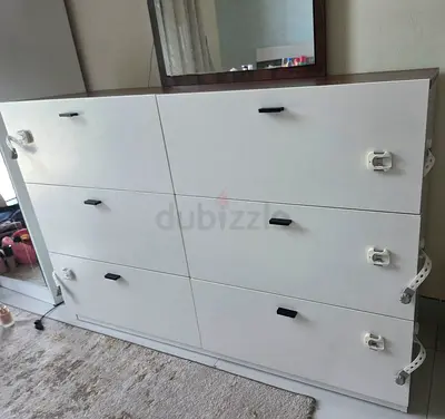 My white 6-drawer dresser (good condition)