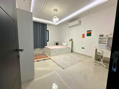 فيلا فاخره _ تشطيب موديرن_مفروشة بالكامل_تصميم فاخر_واجهة حجرية_4 غرف ماستر_مجلس وصالة واسعة_مطبخ مجهز بالكامل_غرفة خادمة_مساحات واسعة_موقع حيوي