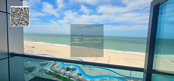 أجمل برج على كورنيش عجمان، شقة واسعة غرفتين وصالة | إطلالة على البحر | طابق مرتفع | غير مفروشة