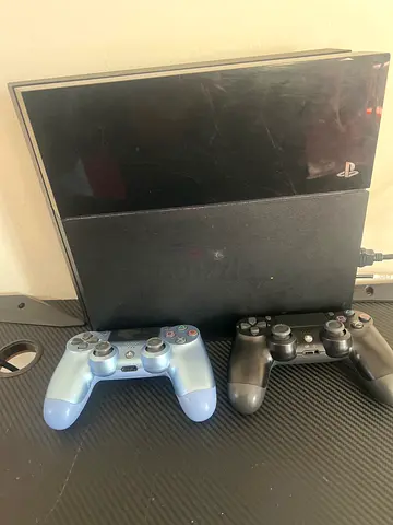 A ps4 with 2 controllers and 2 games brand new