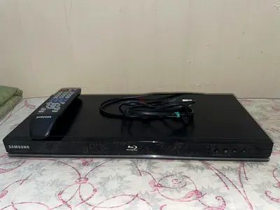 Samsung Blu-ray Player with Remote and HDMI Cable