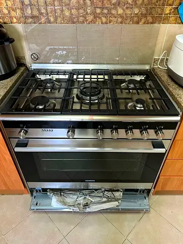 Siemens iQ700 top gas oven electric cooker 90x60 cm latest model neat and clean good condition