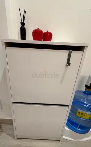 White slim 2-compartment shoe cabinet (49x28x93cm) — good condition