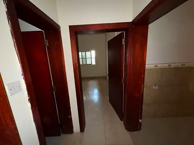 استوديو أرضي بالنعيمية 2، مطبخ منفصل، مخرج سهل لدبي، 22 ألف/6 دفعات.
