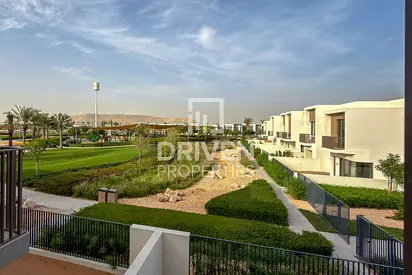 Central Park Facing | Single Row | New Handover