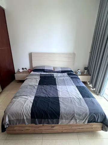 Queen Bed + 2 Nightstands + Mattress | Excellent Condition