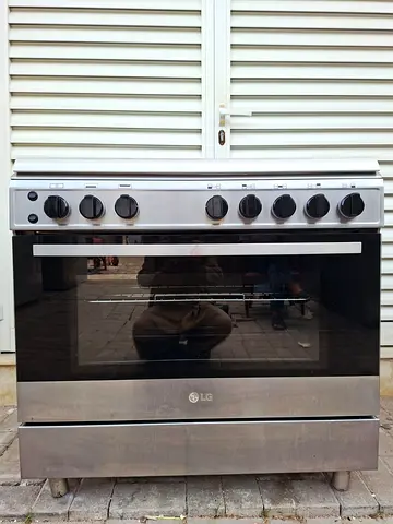 LG brand Cooking Range with 5 burners 90x60cm