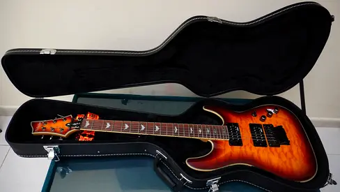 Floyd Rose Schecter Omen with Hard Case