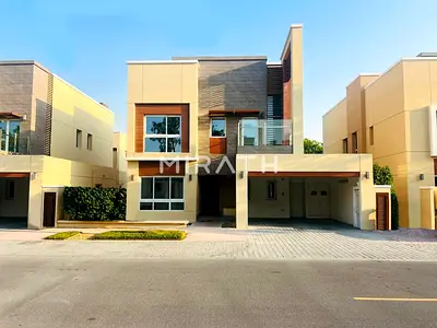 Spacious 4BR Villa | Excellent community | Lantana