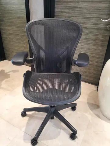 Selling Herman Miller Areon classic chair size B size and C available