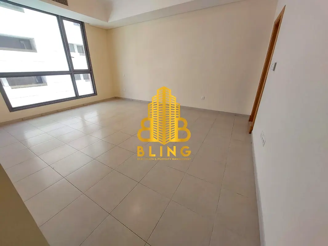 FAMILY APARTMENT!! Spacious 3BHK With Parking, Maid Room & Built-In Cupboard