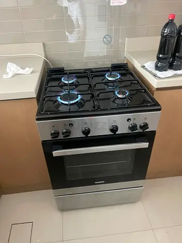 Siemens 4-Burner Gas Cooker with Built-in Oven - Good Condition