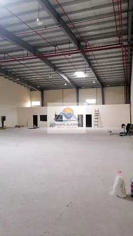 Showroom for rent, area 11,000 sq ft, price per sq ft 60 dirhams