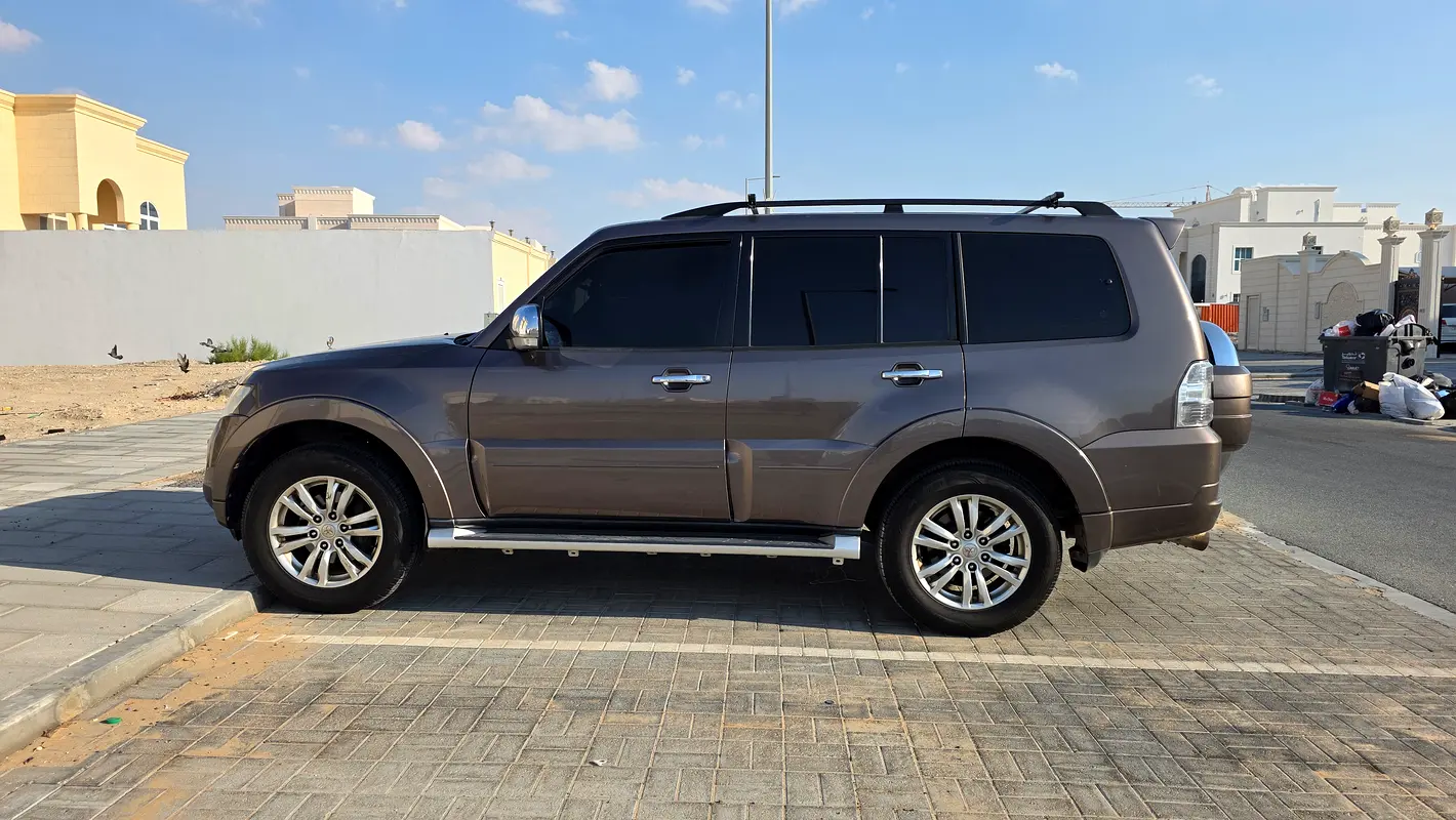 Mitsubishi Pajero 2013 — photo 1 of 9