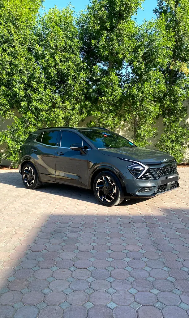 Kia Sportage 2023 — photo 1 of 15
