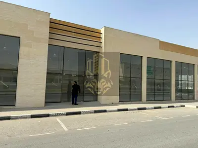 معرض تجاري فاخر للإيجار على الشارع الرئيسي موقع استثنائي وفرصة ذهبية