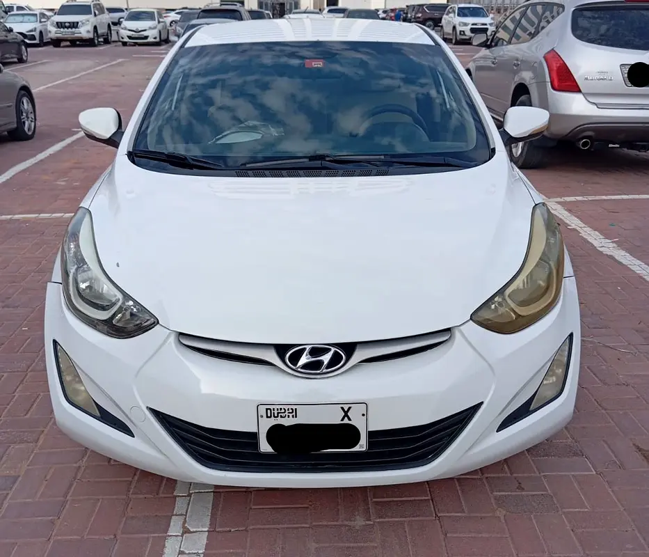 Hyundai Elantra 2016 — photo 1 of 10