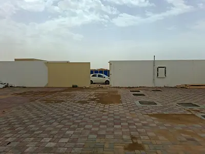 10000 الف قدم ما انترلوك كهرباء و ماء جاهز لليجار الصحعة