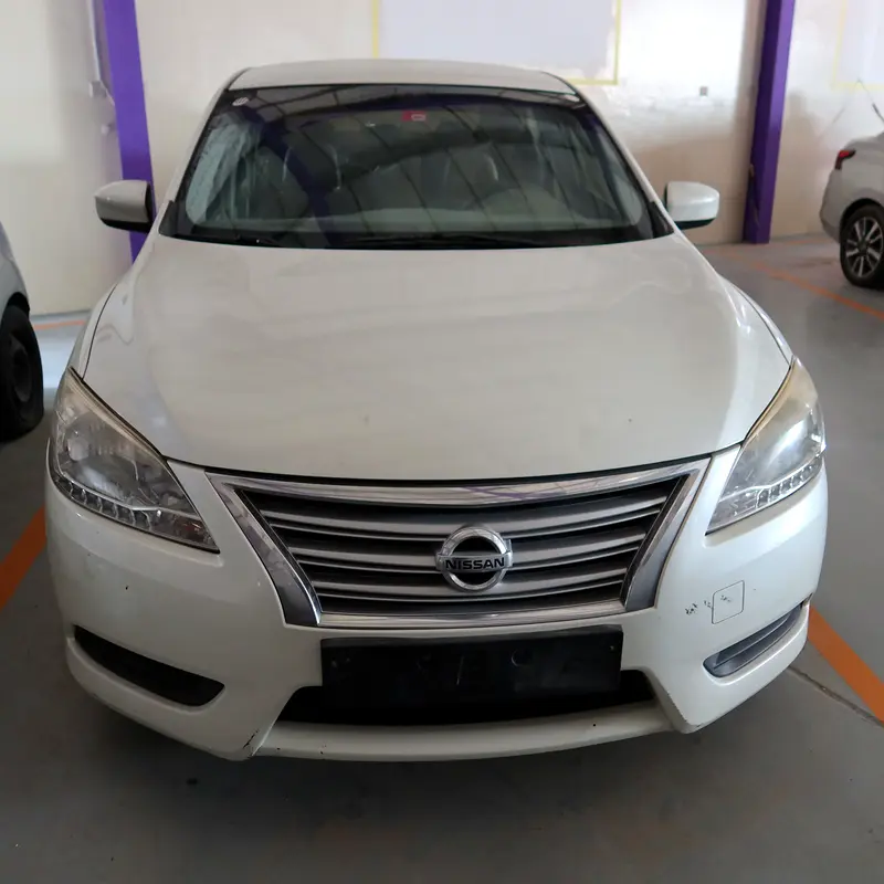 Nissan Sentra 2018 — photo 1 of 14