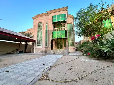 فيلا أنيقة مكونة من 4 غرف نوم مع مجلس وصالة وحديقة للبيع في الروضة 1