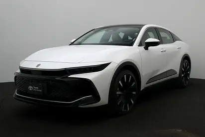 2023 Toyota Crown Platinum - GCC Specs - As New